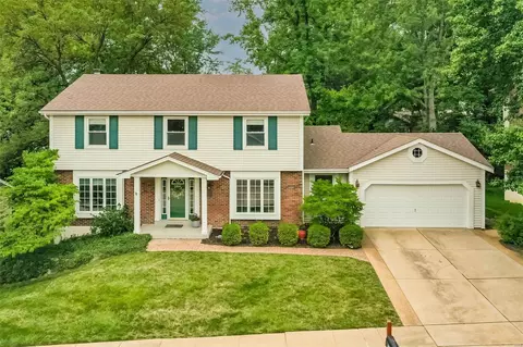 2033 Honey Ridge Ct, Chesterfield, MO 63017