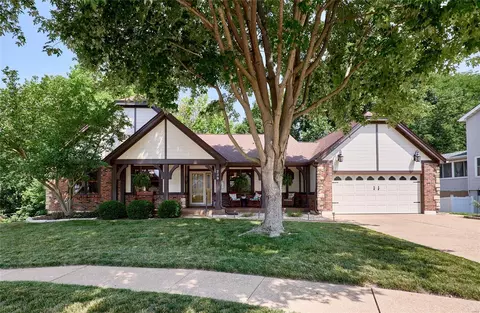 239 Chianti Ct, Florissant, MO 63031