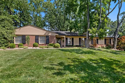 49 Tealwood Dr, Creve Coeur, MO 63141