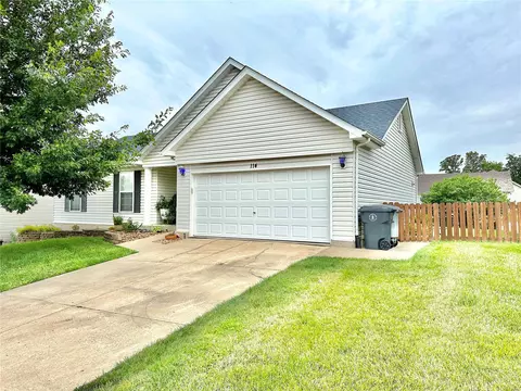 114 W Park Cir, O'fallon, MO 63366