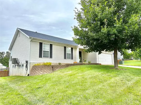 114 W Park Cir, O'fallon, MO 63366 photo 3