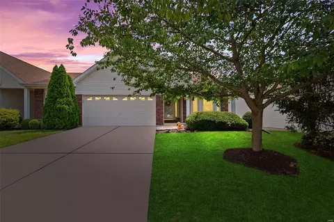8 Green Park Ln, O'fallon, MO 63366