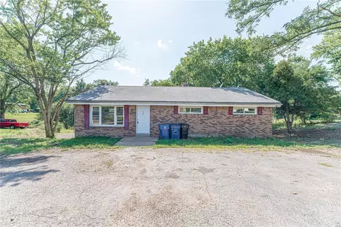 6159 Erb Rd, Saint Louis, MO 63129
