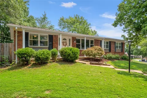 10510 Copperfield Dr, Saint Louis, MO 63123