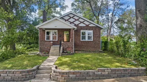 7912 Thomas Ave, Saint Louis, MO 63117