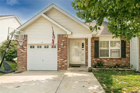 32 Parkway Villas Ct #4A, St Peters, MO 63303