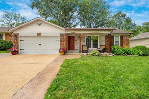 934 Peace Haven Dr, Saint Louis, MO 63125