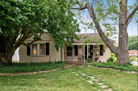 1299 Andrew Dr, Saint Louis, MO 63122