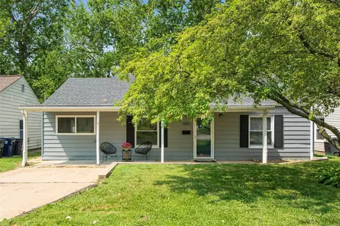1001 Sanders Dr, Crestwood, MO 63126