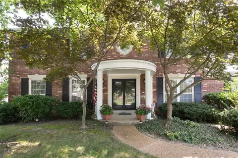 706 Wayfield Dr, Olivette, MO 63132
