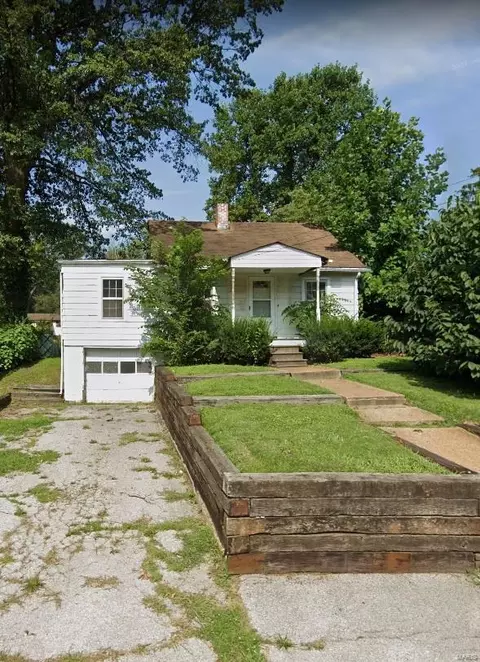 2241 Huntington Ave, Overland, MO 63114