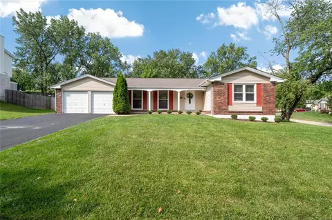 11930 Greenwalk Dr, Saint Louis, MO 63146