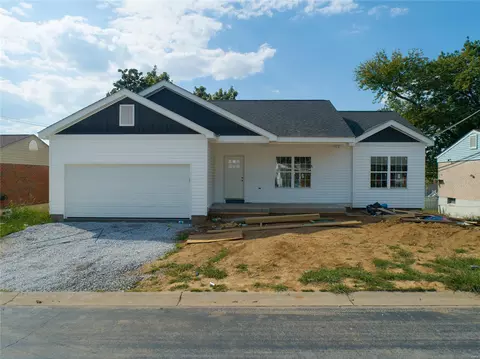 2113 Golfway St, Saint Charles, MO 63301