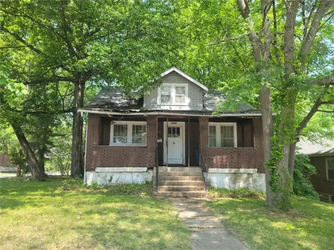 8145 Washington St, Vinita Park, MO 63114