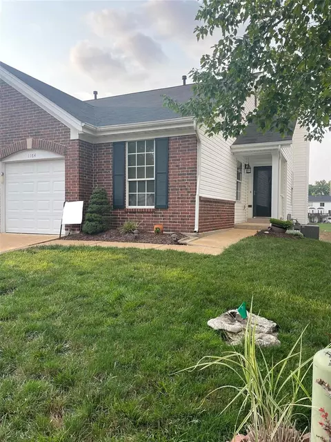 1164 Big Bend Xing, Manchester, MO 63088