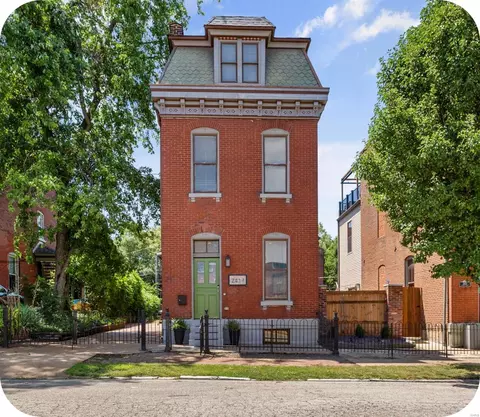 2417 Salena St, Saint Louis, MO 63104