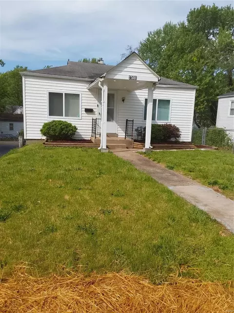 7528 Chandler Dr, Saint Louis, MO 63136