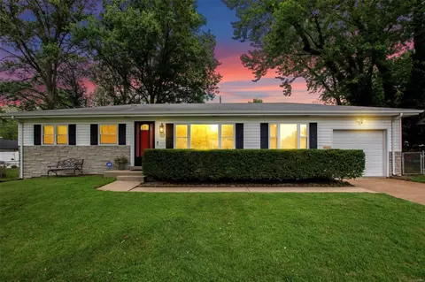 713 Bellflower Dr, Hazelwood, MO 63042