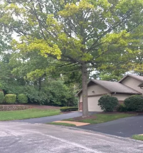 1086 N Spoede Rd, Saint Louis, MO 63146