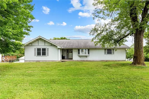 2458 Creve Coeur Mill Rd, Maryland Heights, MO 63043