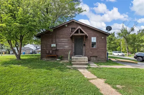 805 Nathan St, Saint Charles, MO 63301