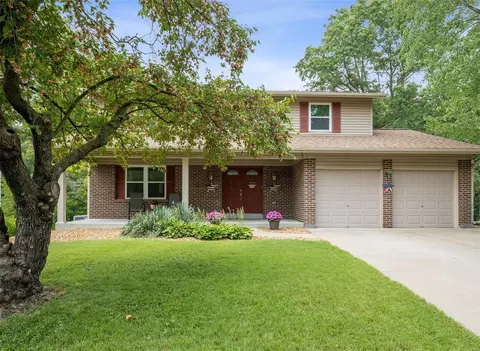 51 Great Lakes Dr, Saint Peters, MO 63376