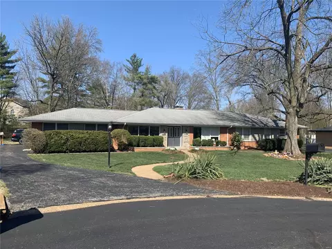 9493 Bonhomme Woods Dr, Saint Louis, MO 63132