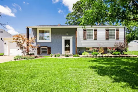 143 Huntleigh Forest Dr, Kirkwood, MO 63122