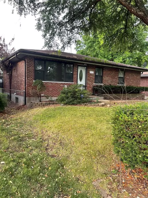 9112 Bessemer Ave, Saint Louis, MO 63134
