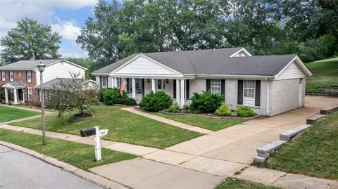 3550 Crowndun Dr, Saint Louis, MO 63129