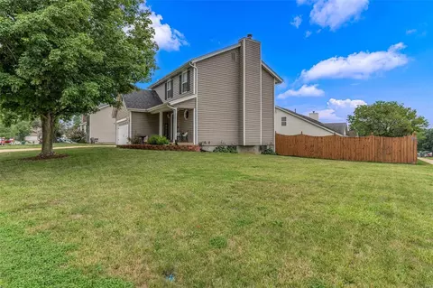 102 Aspencade Cir, Saint Peters, MO 63376 photo 2