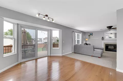 102 Aspencade Cir, Saint Peters, MO 63376 photo 7