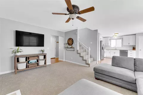 102 Aspencade Cir, Saint Peters, MO 63376 photo 4