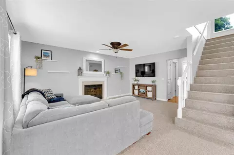 102 Aspencade Cir, Saint Peters, MO 63376 photo 9