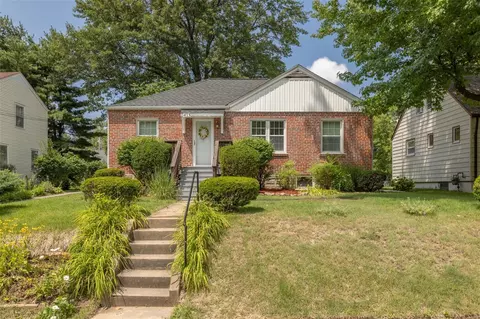415 Lindenwood Ave, Saint Charles, MO 63301