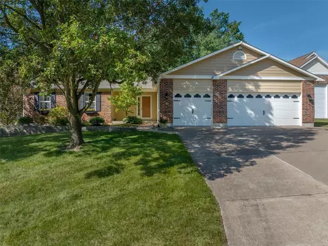909 Carolyn Jean Dr, O'fallon, MO 63366