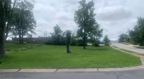 106 Highview Dr, Ballwin, MO 63011