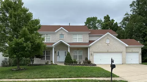 1385 Kiefer Bluffs Dr, Ballwin, MO 63021 photo 1