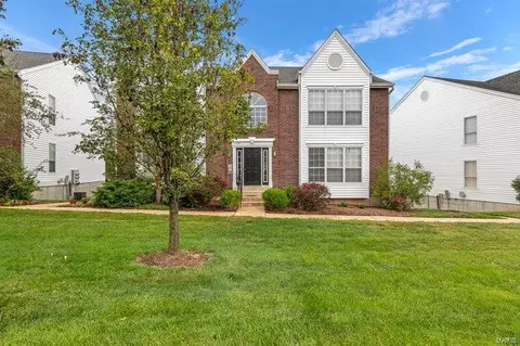 1317 Crossings Ct #B, Ballwin, MO 63021