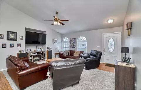 1465 Cochise Dr, O'fallon, MO 63366 photo 4