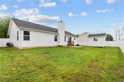 8 Betsys Flag Ct, O'fallon, MO 63366 photo 3