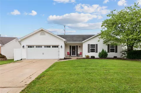 8 Betsys Flag Ct, O'fallon, MO 63366