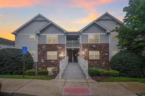 1734 Piedmont Cir, St. Peters, MO 63304