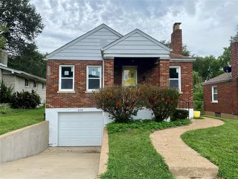 8916 Pallardy Ln, Saint Louis, MO 63114