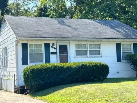10304 Ross Cir, Saint Louis, MO 63137