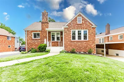9426 Alpine Dr, Affton, MO 63123