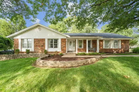 15993 Woodlet Park Ct, Chesterfield, MO 63017