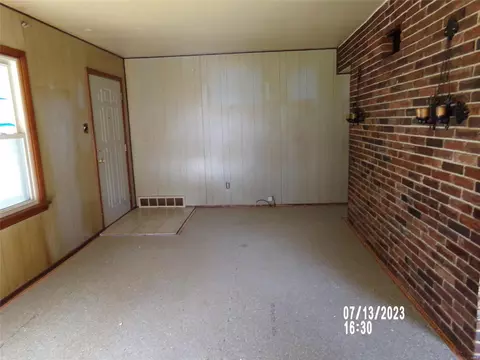 9782 Flora Ave, Saint Louis, MO 63114 photo 9
