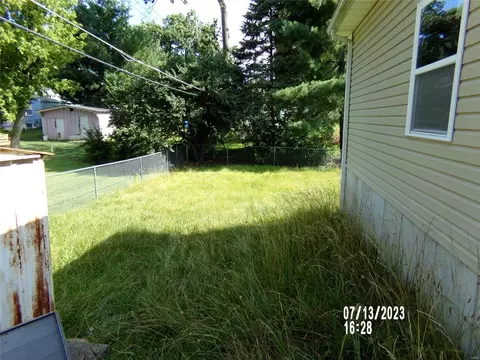 9782 Flora Ave, Saint Louis, MO 63114 photo 3