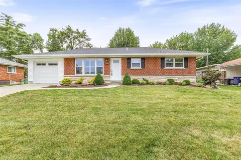 8868 Glen Rose Dr, Crestwood, MO 63126